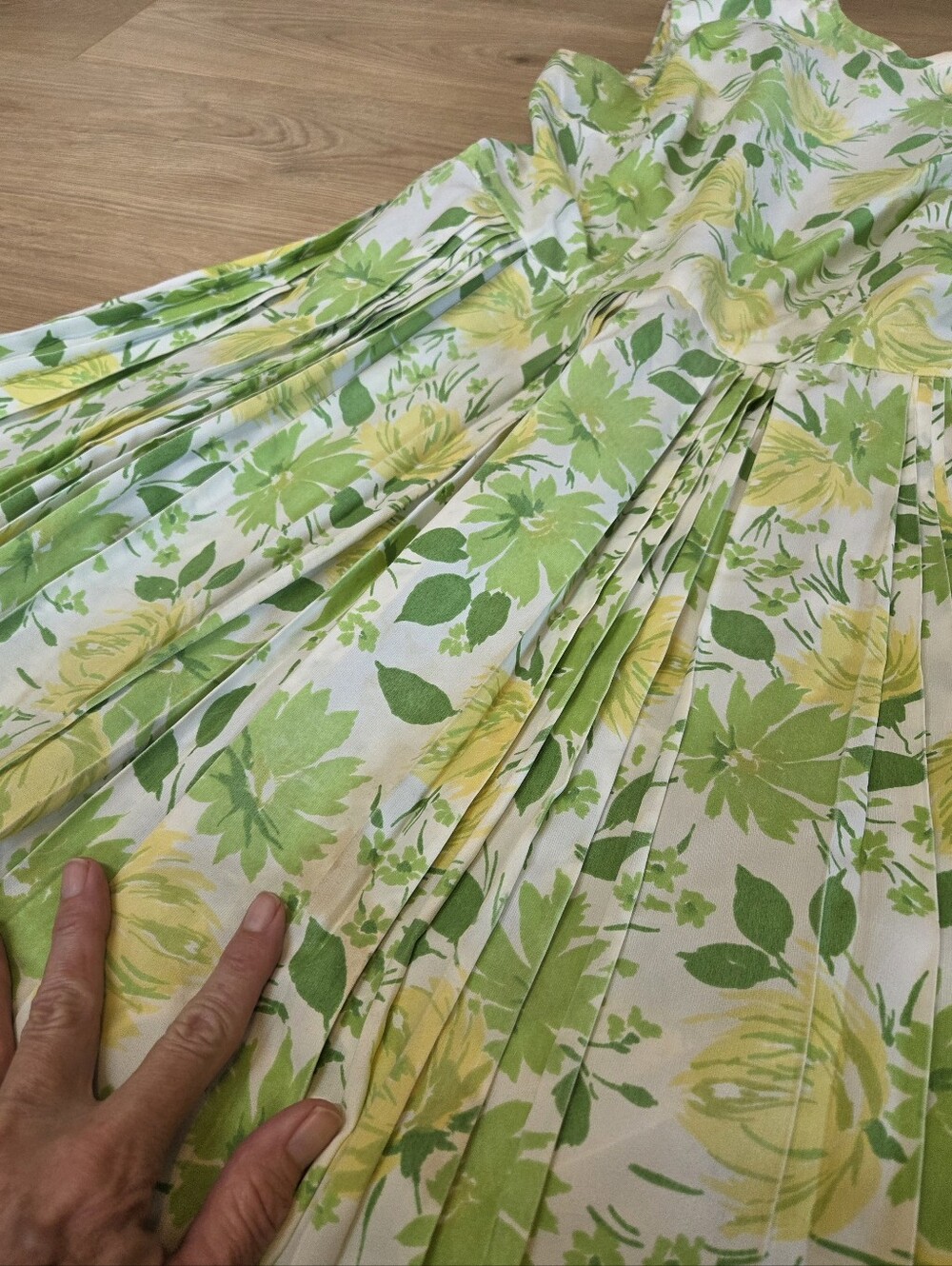 Vintage 1960s Green Yellow Floral Pleated Cotton Dress USA Union Made - Picture 16 of 16